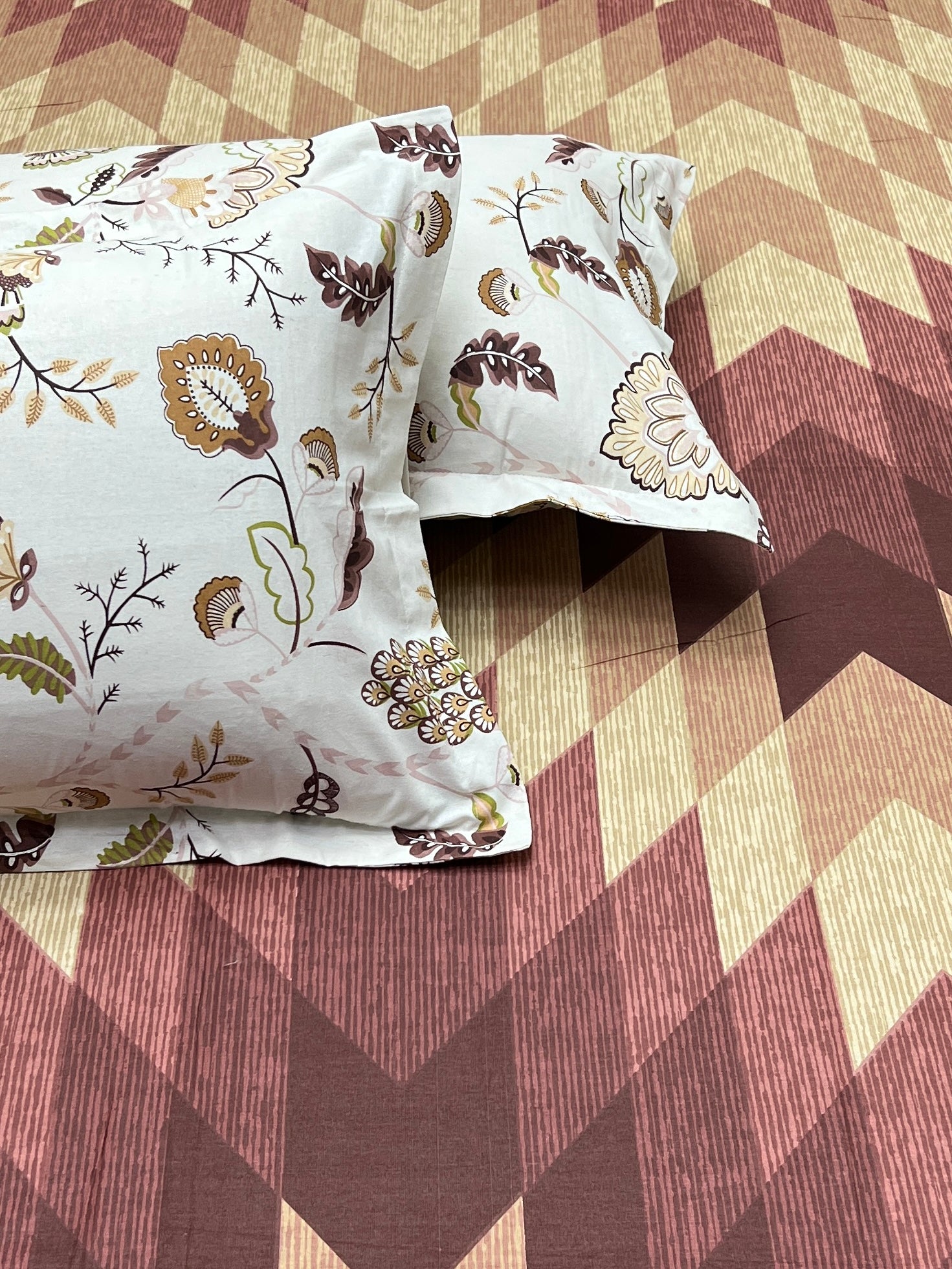 A-2649 - Pure Cotton 144 TC King Size Double Bedsheet (274X274) with Two Pillow Covers (50X76)