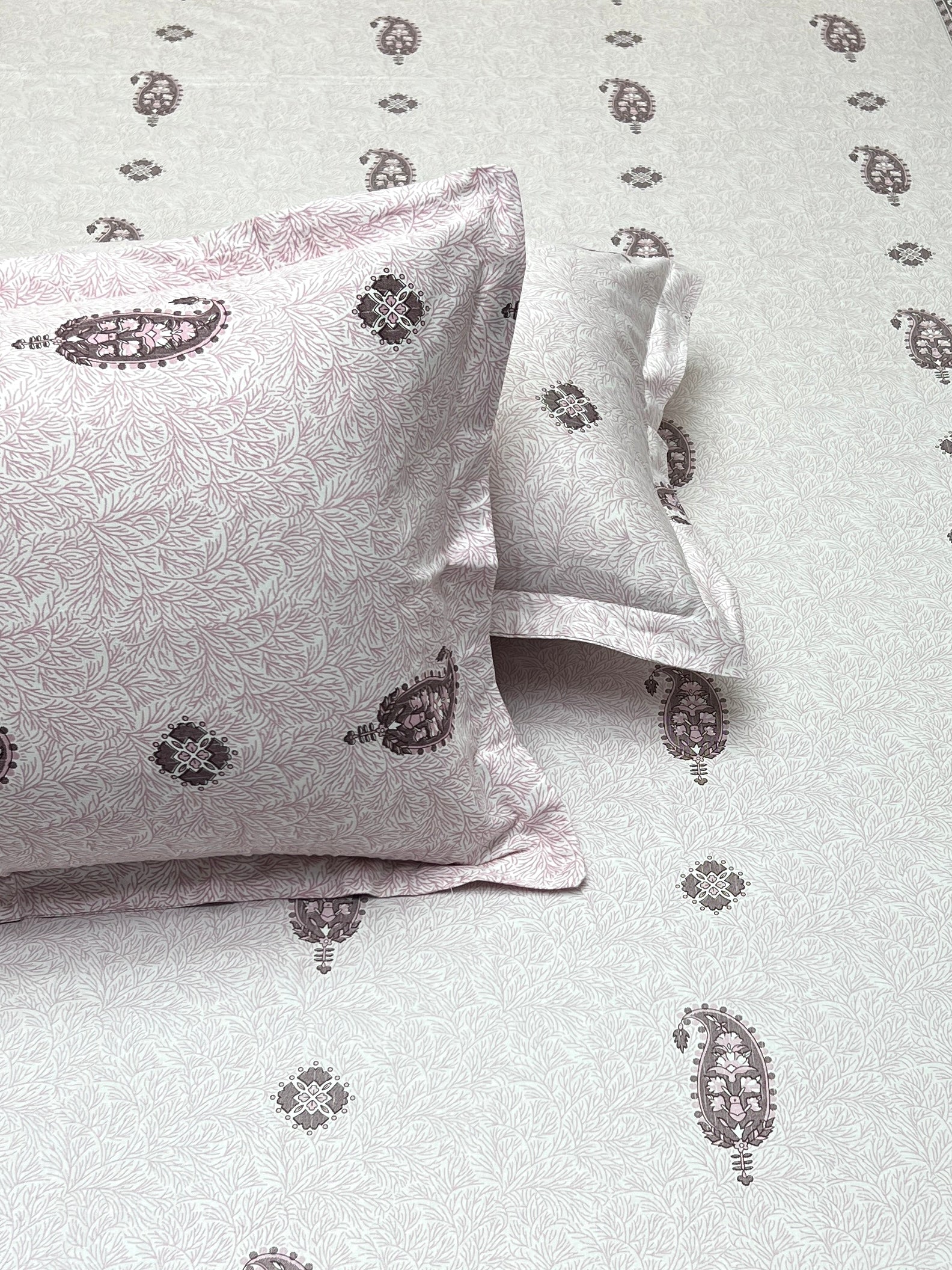 Pure Decor Pure Cotton Queen Size Double Bedsheet