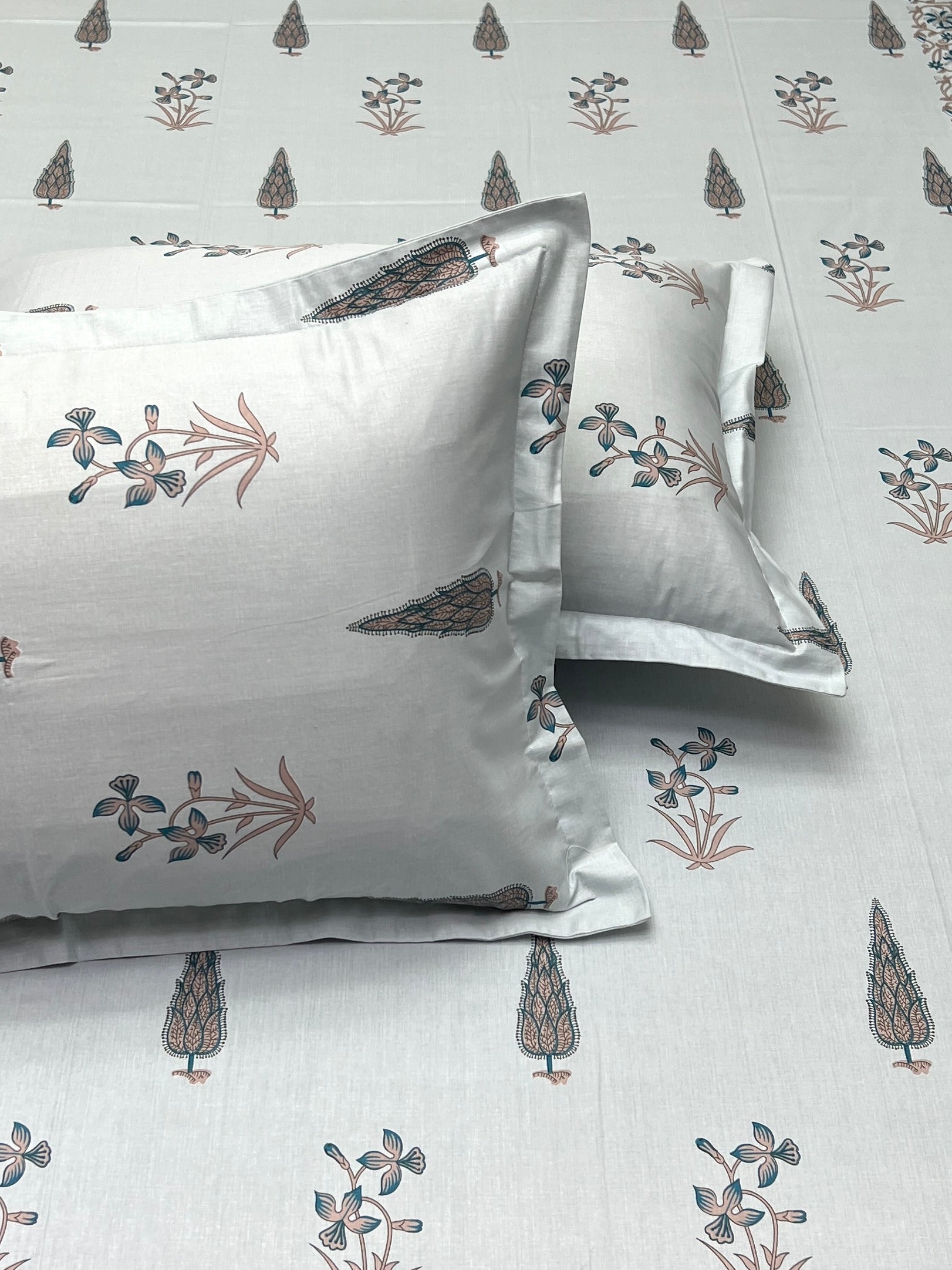 Pure Decor Pure Cotton Queen Size Double Bedsheet