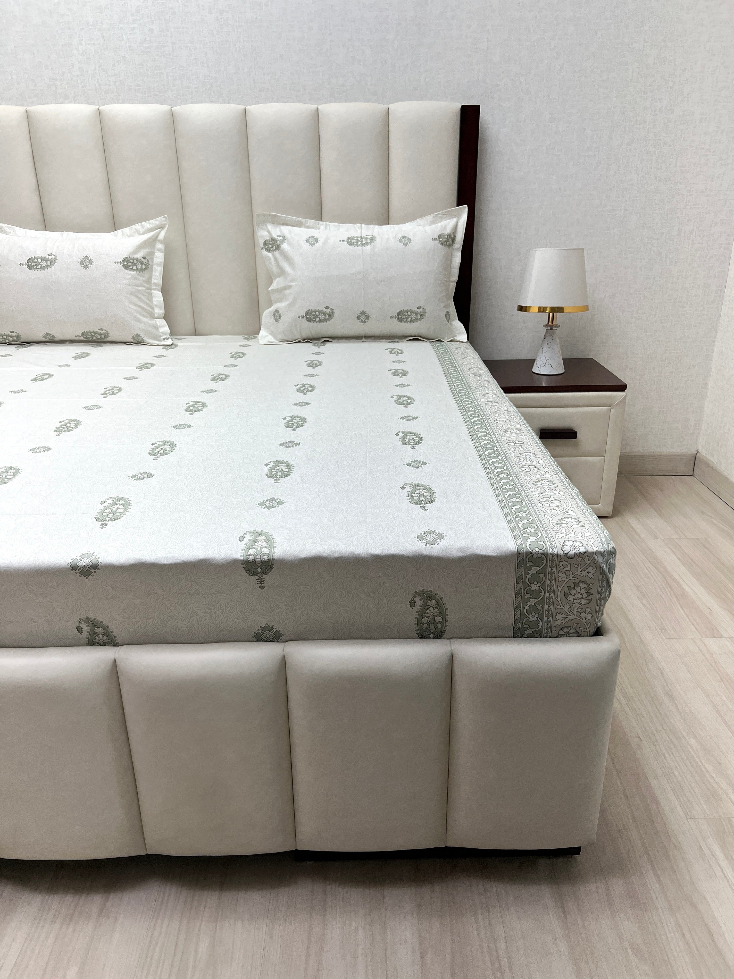 Pure Decor Pure Cotton Queen Size Double Bedsheet