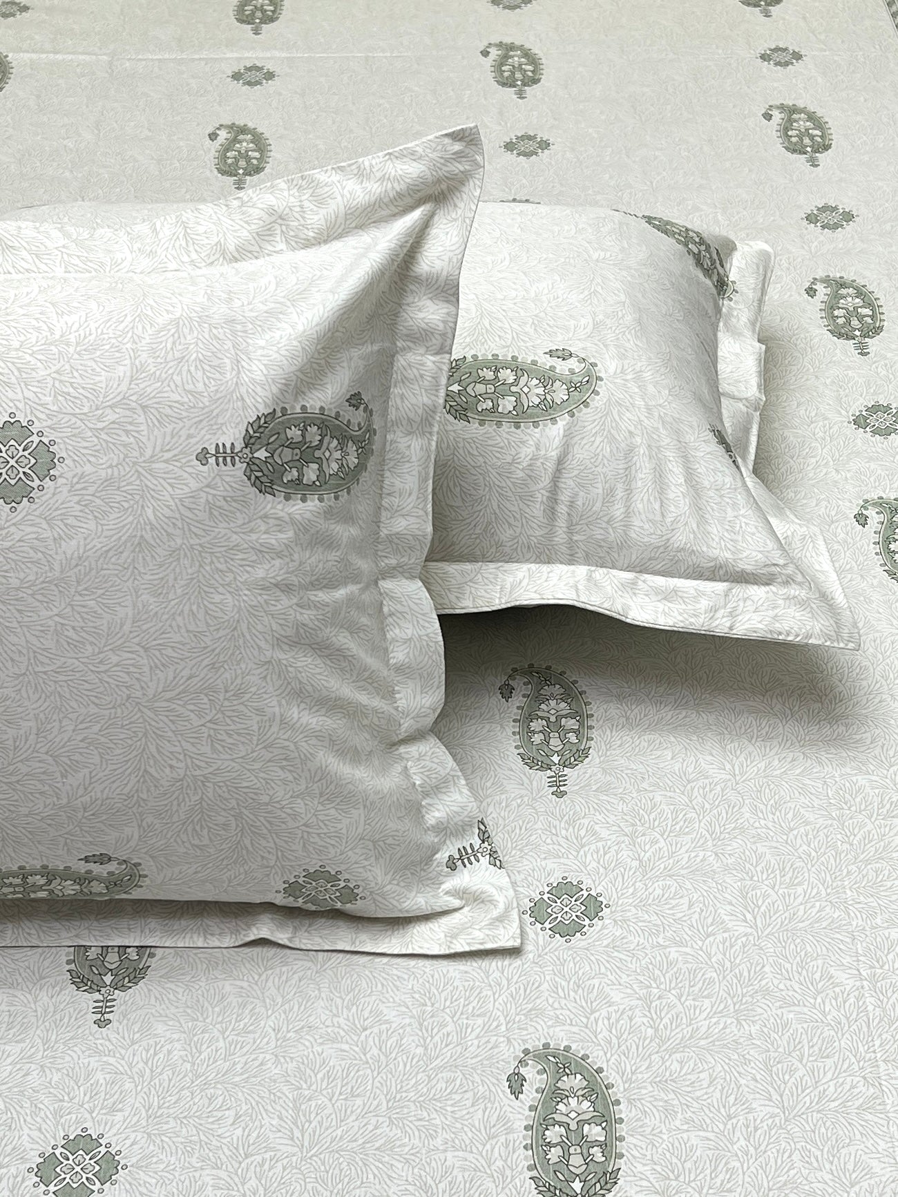 Pure Decor Pure Cotton Queen Size Double Bedsheet