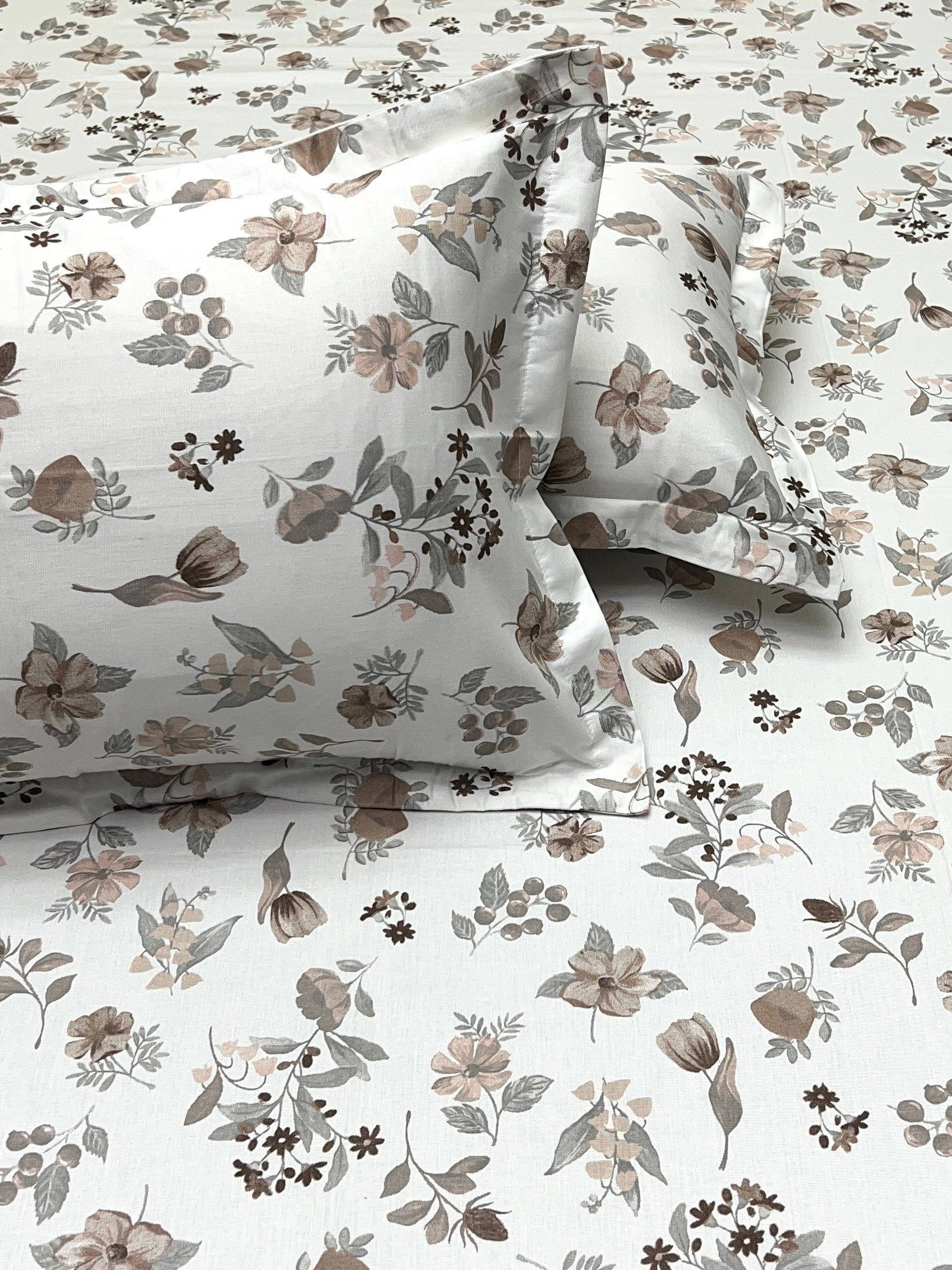 A-4252 Pure Cotton 180 TC King Size Double Bedsheet (274X274) with Two Pillow Covers (50X76)