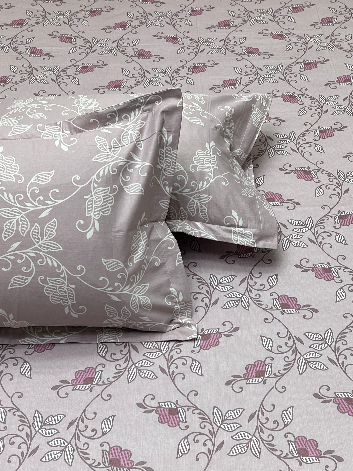 A-4283 - Pure Cotton 210 TC King Size Double Bedsheet (274X274) with Two Pillow Covers (50X76)