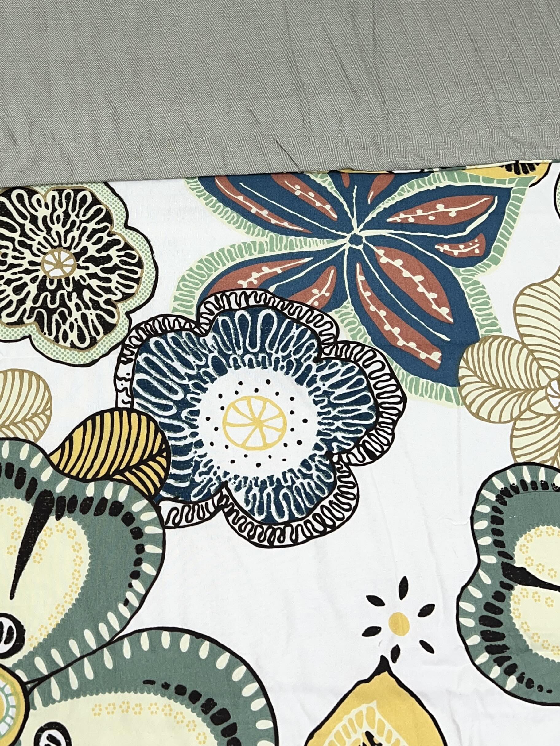 A-4322 - Microfiber 150 GSM King Size Reversible Double Bed Comforter with Thin Foam Sheet Inside (221X246)