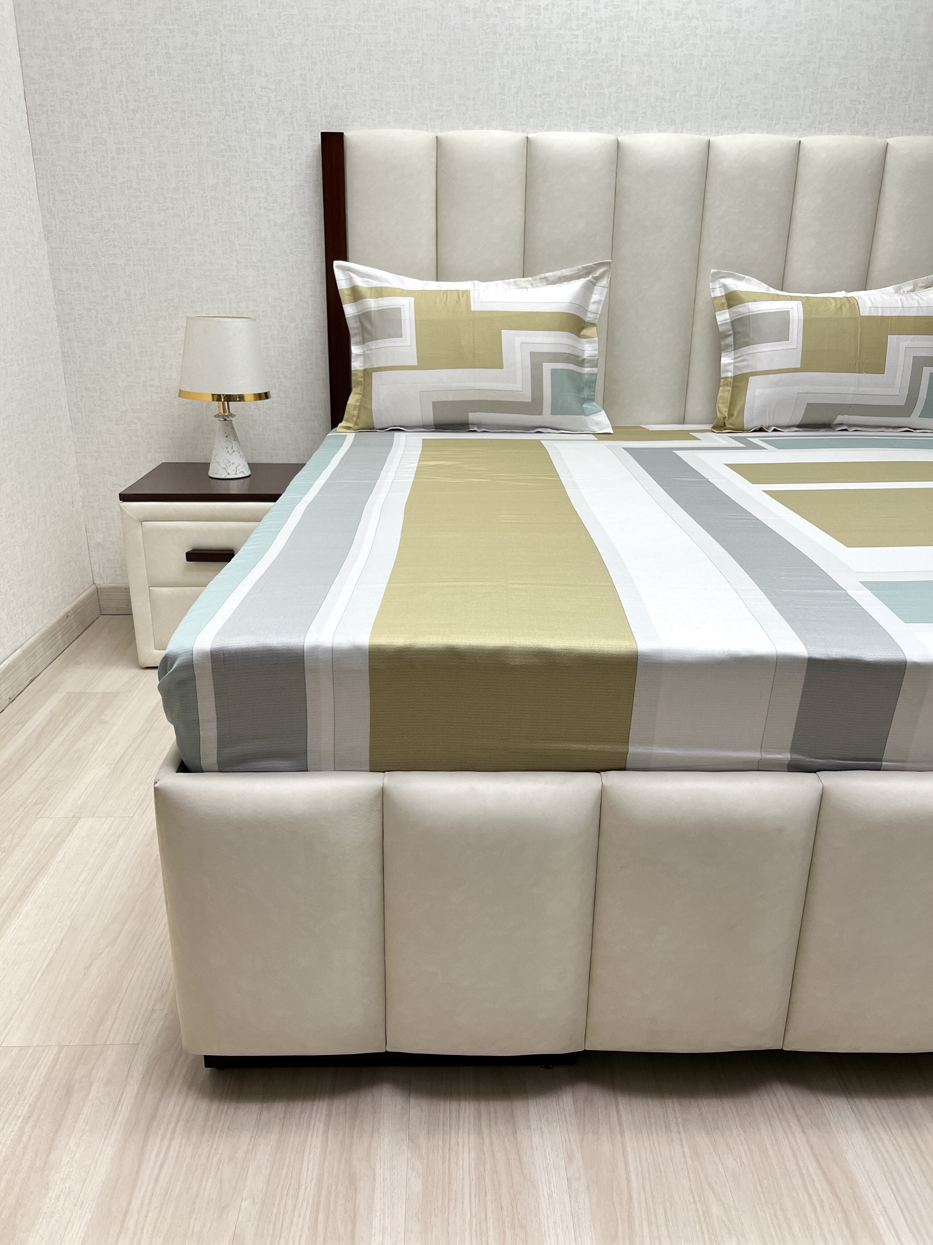 A-4460 - Pure Cotton 300 TC King Size Digital Print Double Bedsheet (274X274) with Two Pillow Covers (50X76)