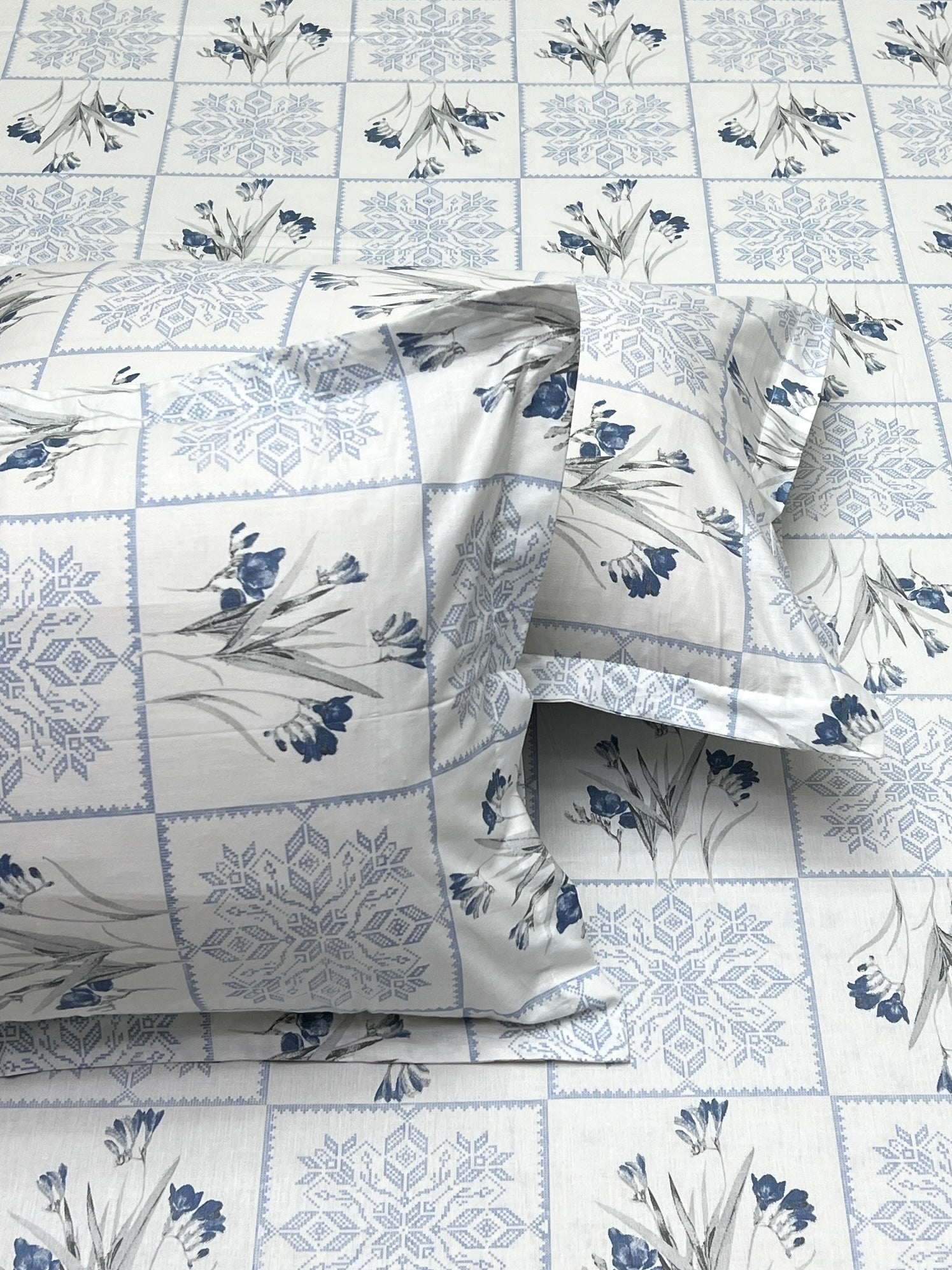 A-4495 - Pure Cotton 210 TC King Size Double Bedsheet (274X274) with Two Pillow Covers (50X76)