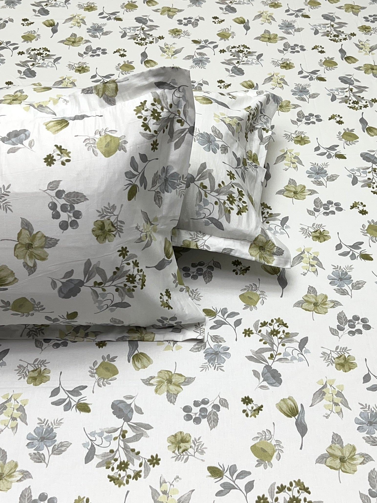 A-4522 - Pure Cotton 250 TC Queen Size Double Bedsheet (228X254) with Two Pillow Covers (43X68)