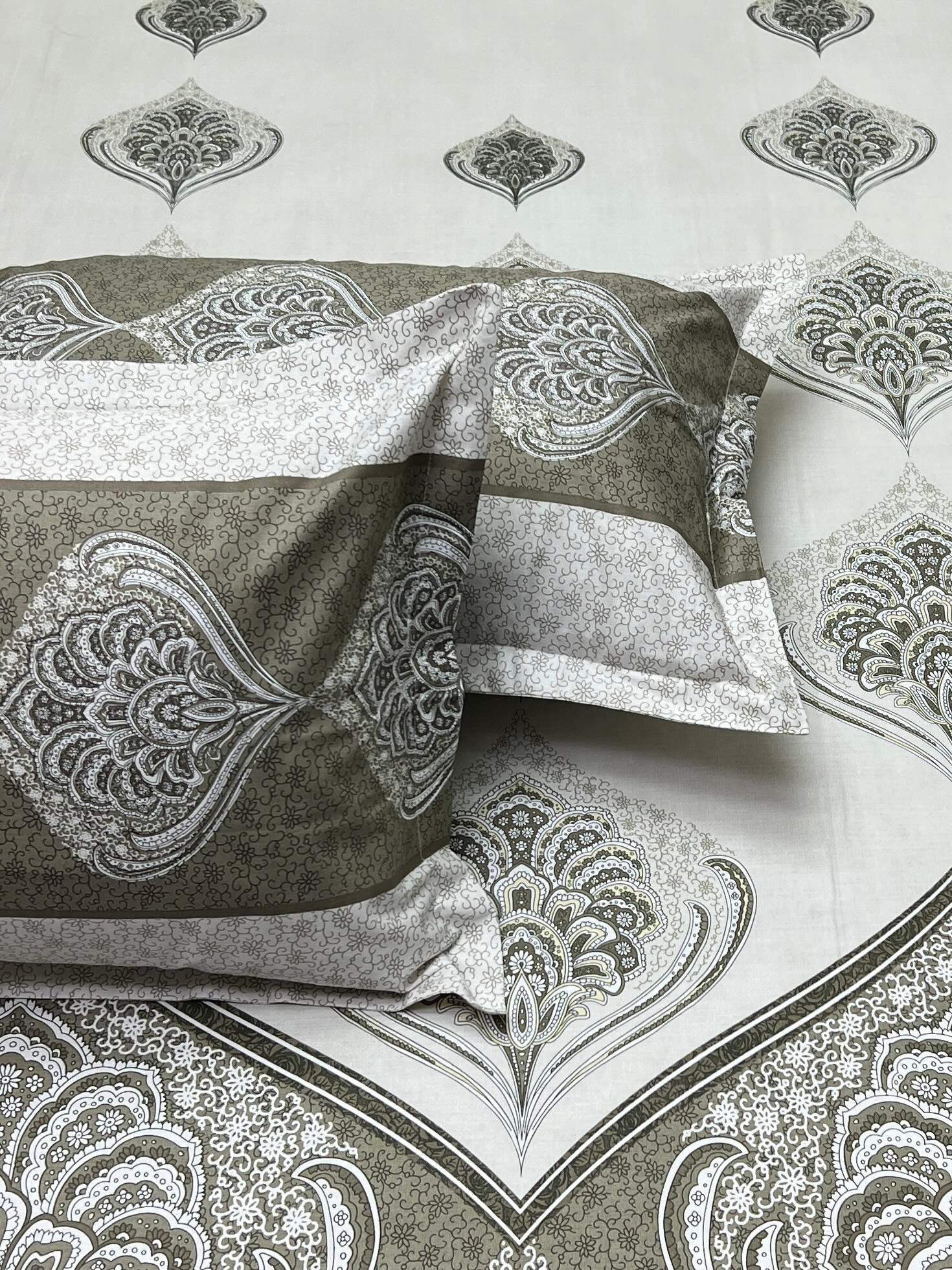 Pure Decor Pure Cotton King Size Double Bedsheet