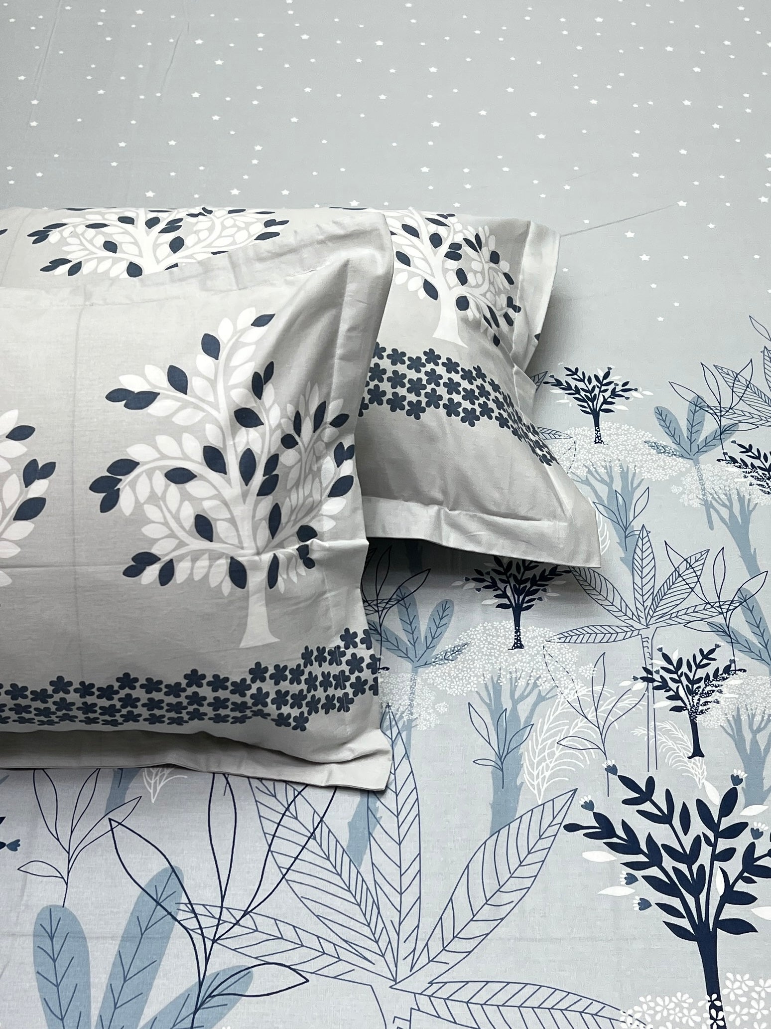 A-4589 - Pure Cotton 210 TC King Size Double Bedsheet (274X274) with Two Pillow Covers (50X76)
