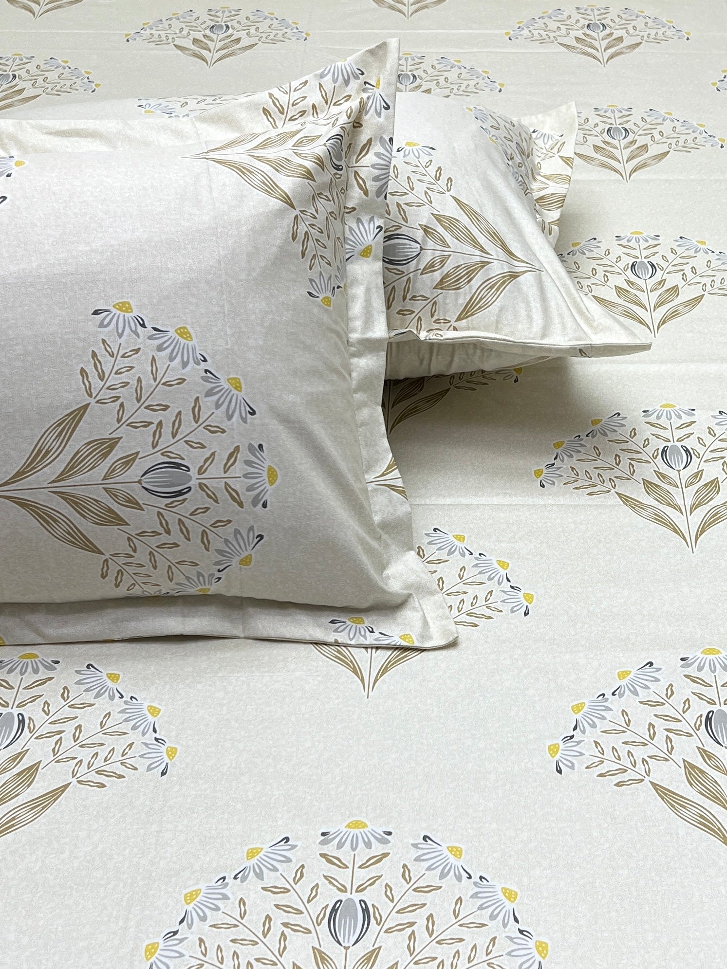 A-4826 - Pure Cotton 250 TC Queen Size Double Bedsheet (228X254) with Two Pillow Covers (43X68)