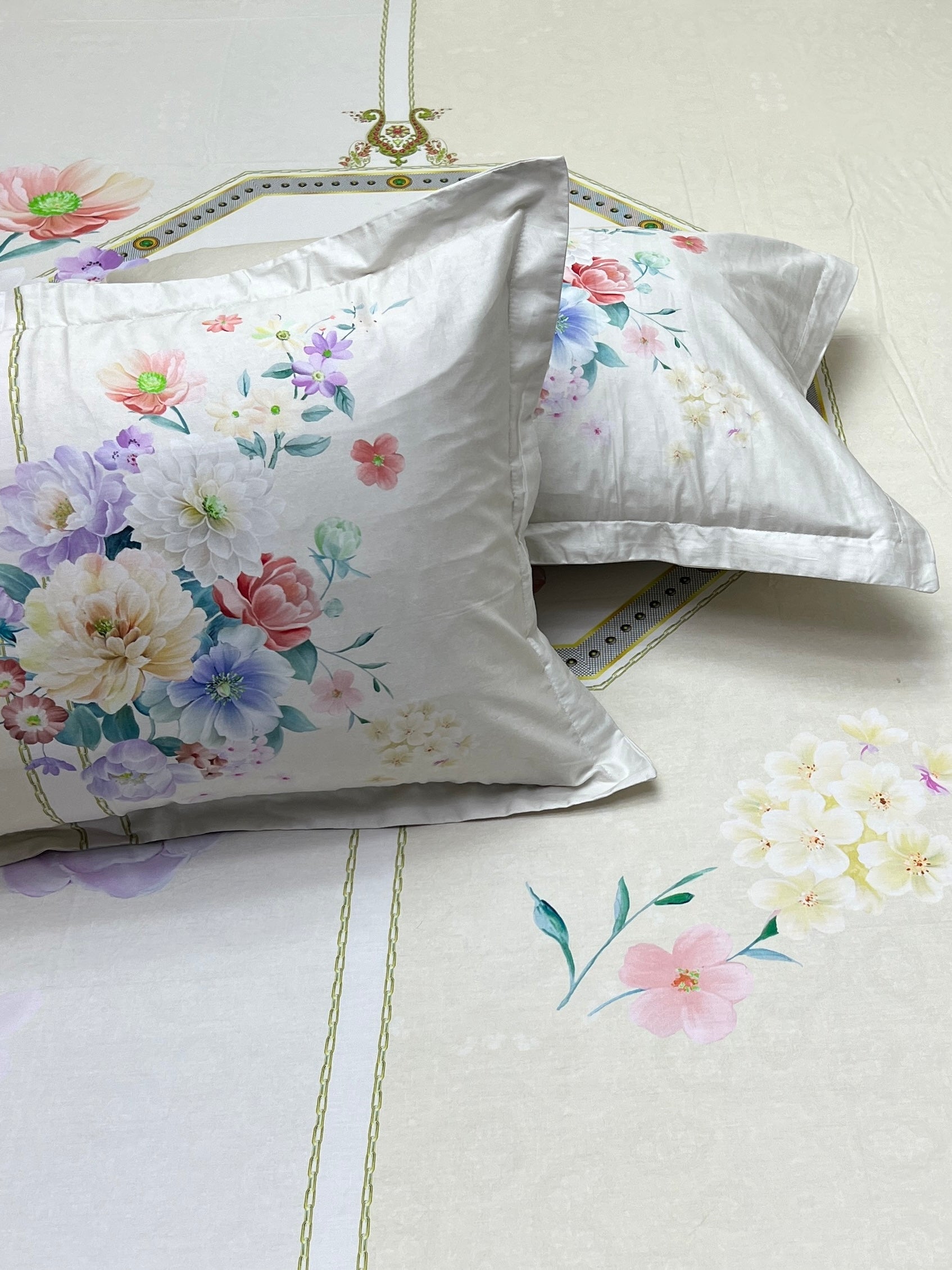 A-4890 - Pure Cotton 300 TC King Size Digital Print Double Bedsheet (274X274) with Two Pillow Covers (50X76)