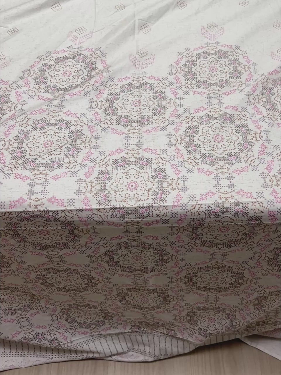 Pure Decor Pure Cotton Queen Size Double Bedsheet