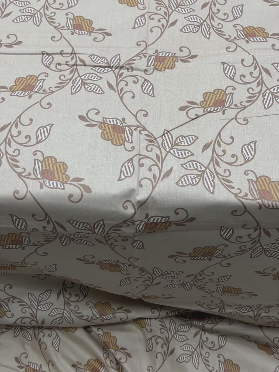 A-4286 - Pure Cotton 210 TC King Size Double Bedsheet (274X274) with Two Pillow Covers (50X76)