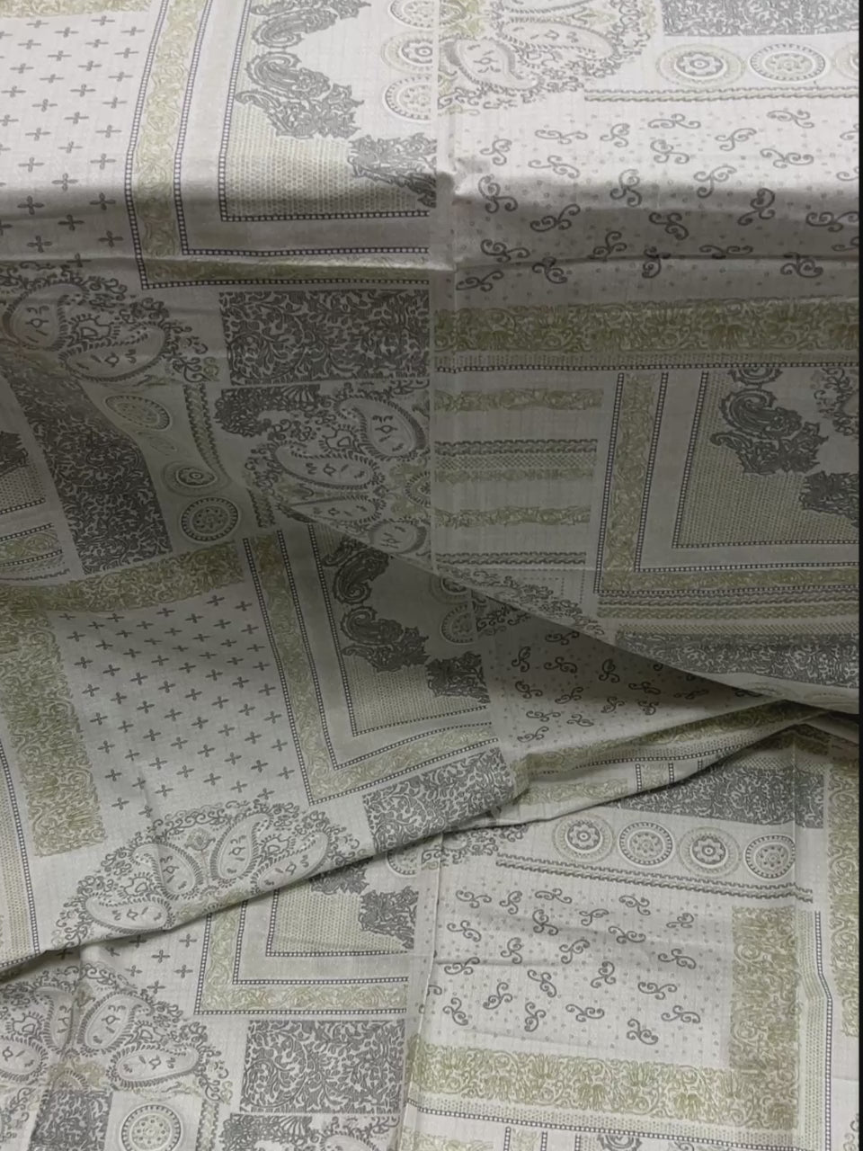 A-4397 - Pure Cotton 180 TC Super King Size Double Bedsheet (274X304) with Two Pillow Covers (50X76)