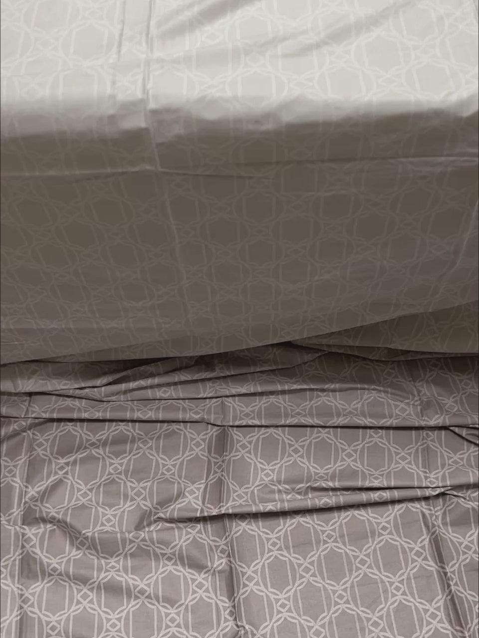 A-4749 - Pure Cotton 300 TC King Size Digital Print Double Bedsheet (274X274) with Two Pillow Covers (50X76)
