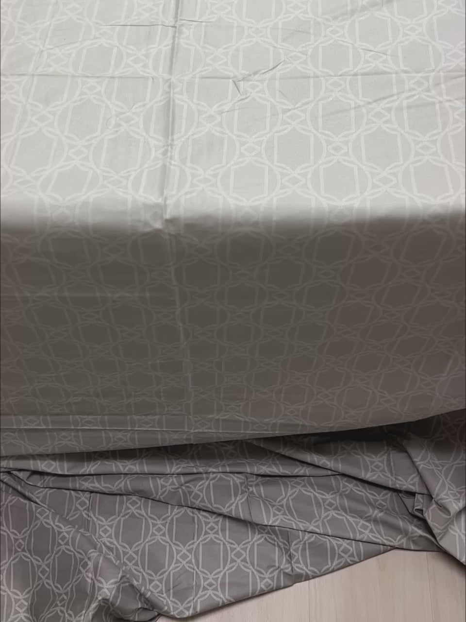 A-4748 - Pure Cotton 300 TC King Size Digital Print Double Bedsheet (274X274) with Two Pillow Covers (50X76)