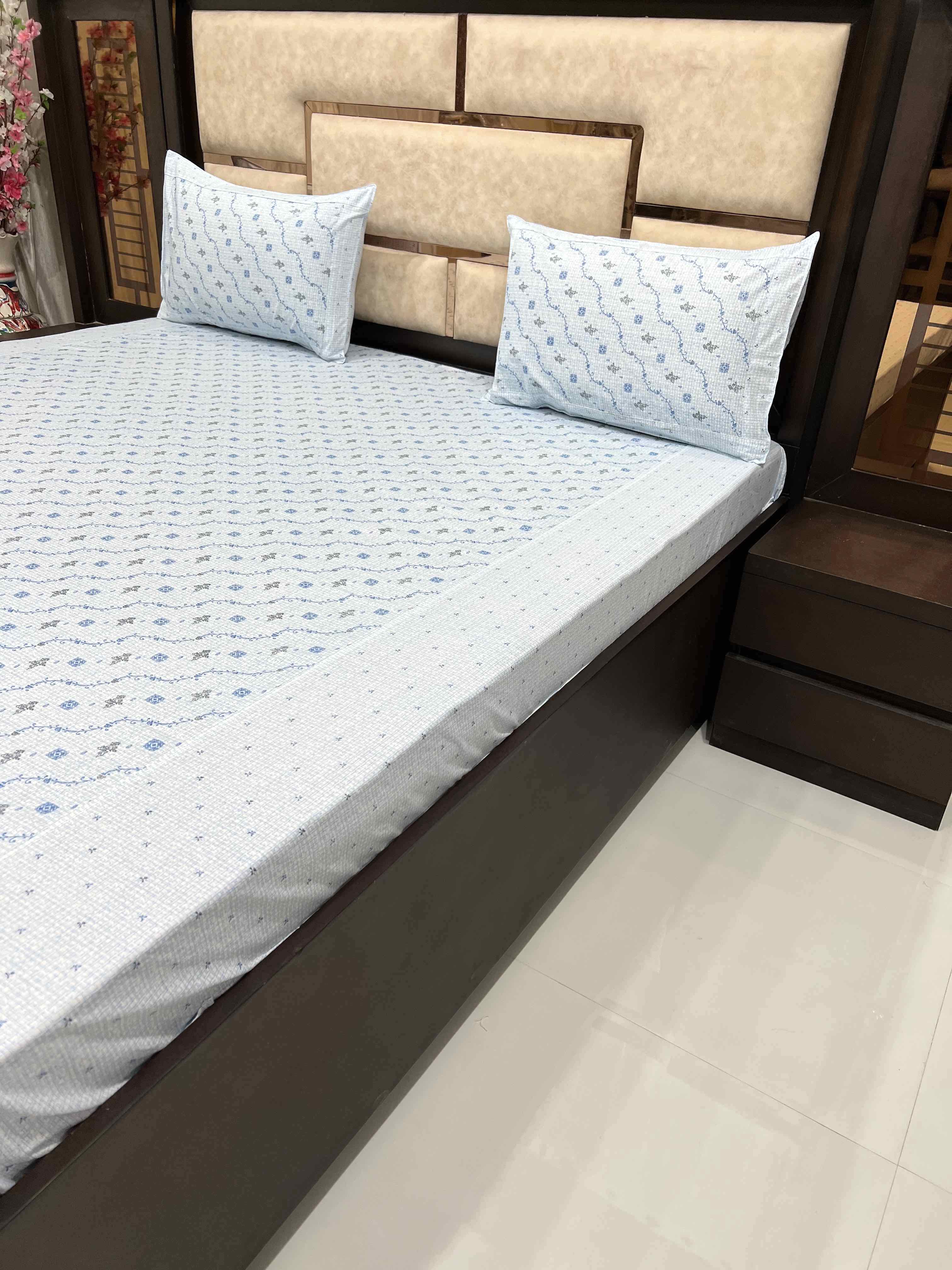 Evoque Collection Pure Decor Pure Cotton 300 TC King Size Double Bedsheet (274X274) with Two Pillow Covers (50X76)